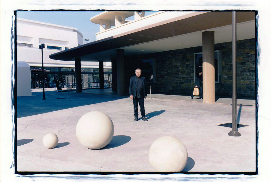 05 Vito Acconci at Shops site_20150216_0001